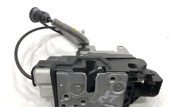 Volvo XC60 Front door lock 31349894