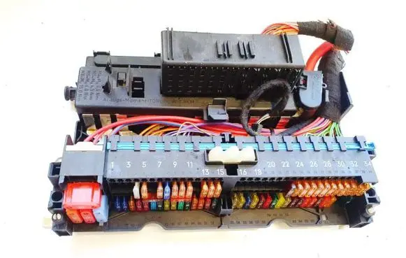 BMW X3 E83 Fuse box set 8387153 0074079263k