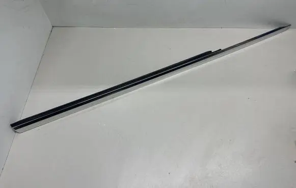 Mercedes-Benz E W238 Windshield trim A2386705960 a2386705900