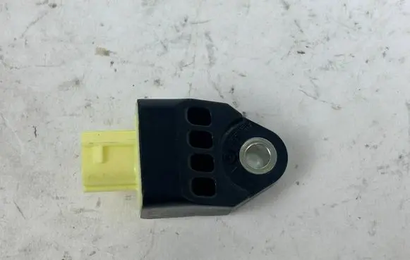 Toyota Mirai Airbag deployment crash/impact sensor 8983152040 89831-52040