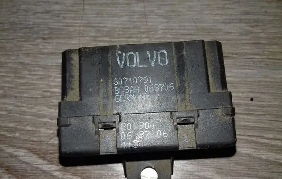 Volvo V70 Seat heating relay 30710791