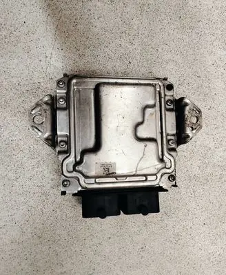 Suzuki Swift II Engine control unit/module 0261S05712 3391069L00 1039S41527