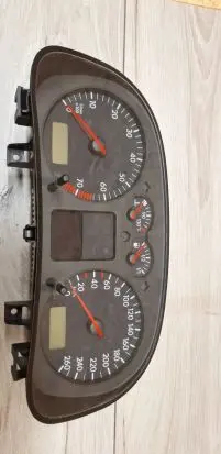 Volkswagen Golf IV Speedometer (instrument cluster) 0263618181 1J0920822A 1211229238