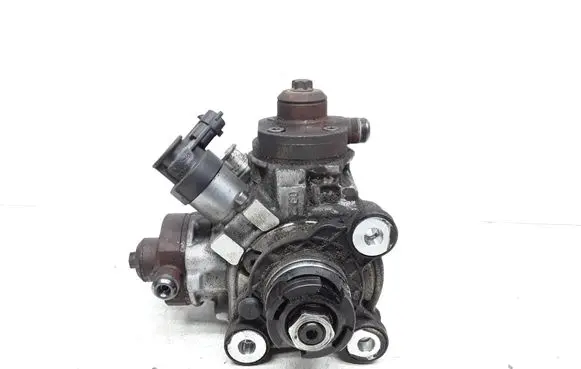 Volvo V70 Fuel injection high pressure pump 31272896 0445010618