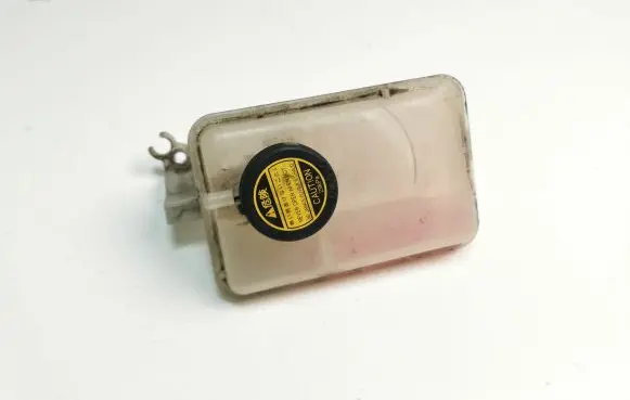 Lexus RX 330 - 350 - 400H Brake fluid reservoir 