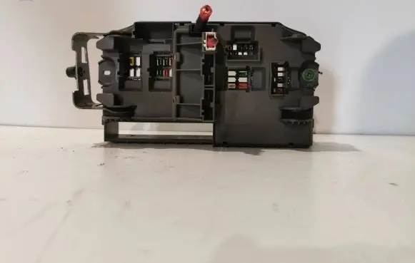 BMW X5 E70 Fuse module 518966010B 693169003