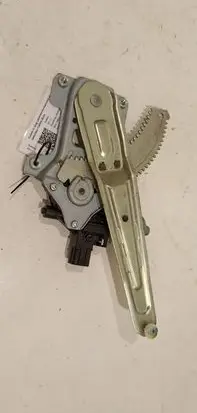 Subaru XV Rear window lifting mechanism without motor