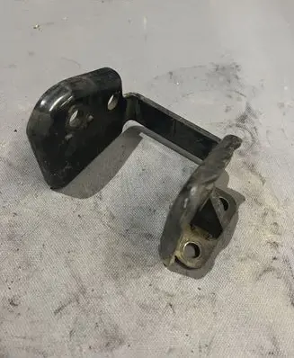 Hyundai Tucson JM Gearbox mounting bracket