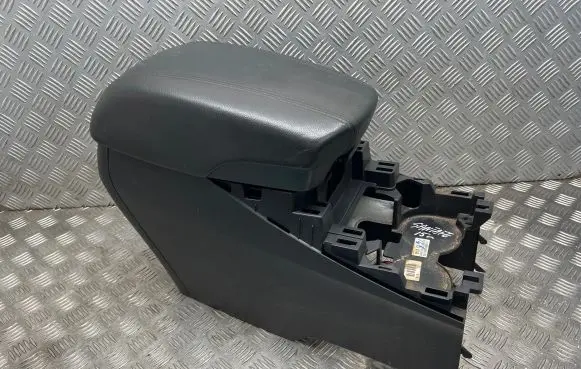 Hyundai Santa Fe Armrest 846202W905 130226143525