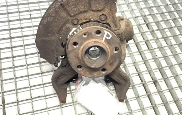 Front wheel hub spindle knuckle