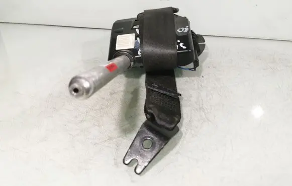 Volvo V70 Middle seatbelt (rear) 