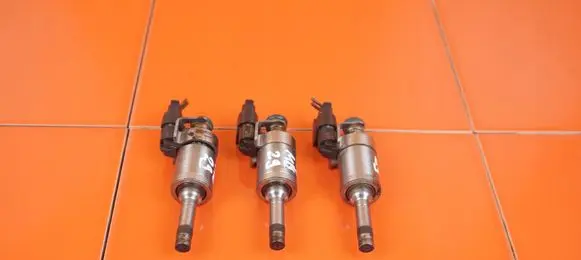 Ford Focus Fuel injector CM5G9F593FA M1DA