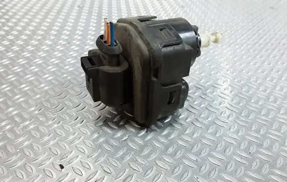 Headlight level adjustment motor