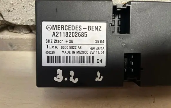 Mercedes-Benz E W211 Seat control module A2118202685