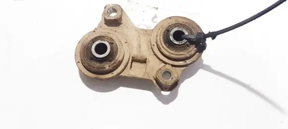 Subaru Outback Engine mount bracket