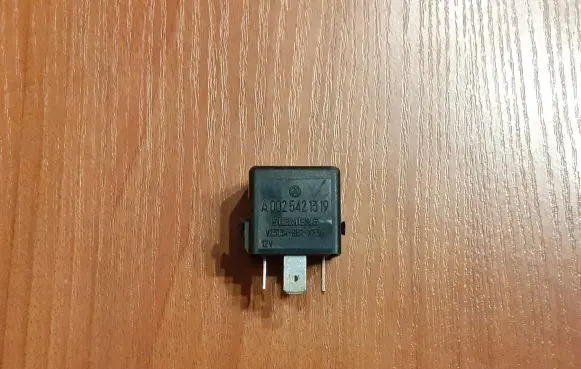 Mercedes-Benz C W202 Other relay A0025421319 2089