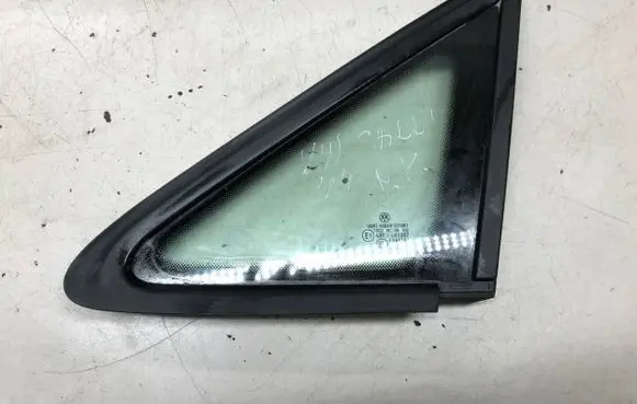 Volkswagen Caddy Front triangle window/glass 