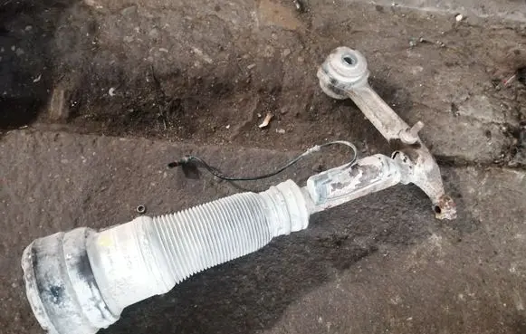 Mercedes-Benz S W220 Air suspension front shock absorber 