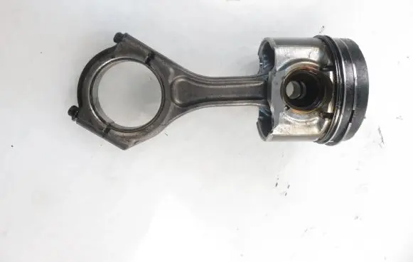 Subaru Impreza III Piston with connecting rod