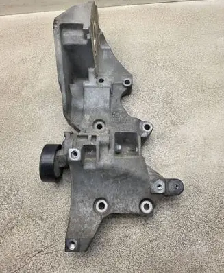Volkswagen Golf VII Generator/alternator bracket 03L903143Q