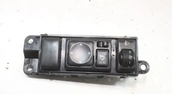 Nissan Juke I F15 A set of switches 681RUBV80A