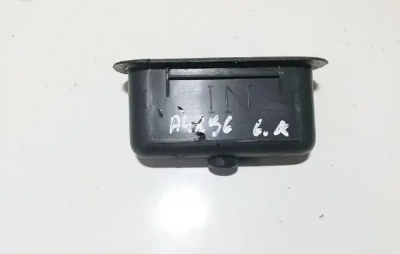 Mitsubishi Pajero Sport I Other interior part mr8177150