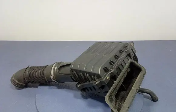Volkswagen Golf Sportsvan Air filter box 5Q0129601BB