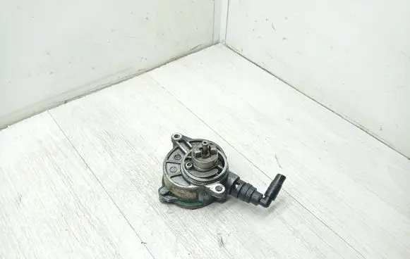 Mercedes-Benz C W204 Vacuum pump 1231052