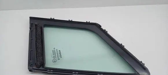 Toyota Avensis T270 Front door vent window glass four-door 6821505010 43R001605