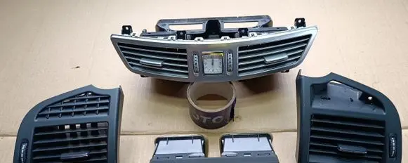 Mercedes-Benz S W221 Dash center air vent grill