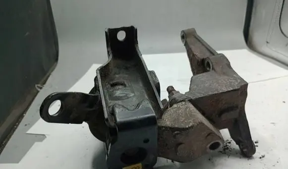 Toyota Corolla Verso E121 Engine mount vacuum valve 