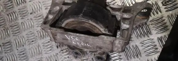 Volvo V50 Engine mount bracket