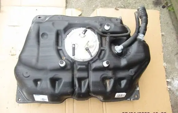 Toyota Yaris Fuel tank 17151R0002