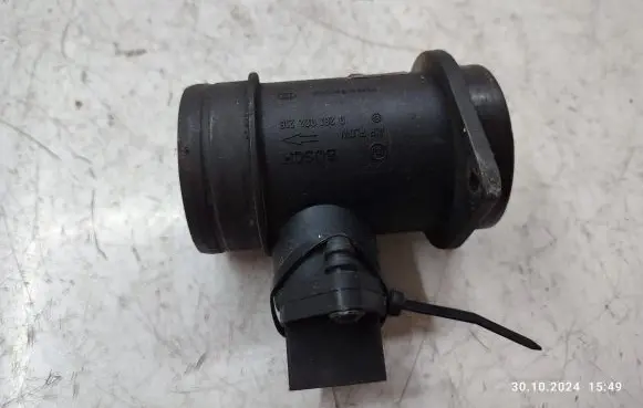Volkswagen PASSAT B5.5 Mass air flow meter 0281002216
