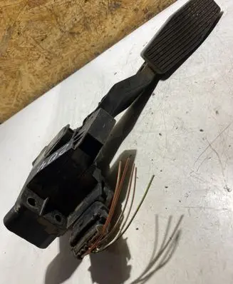 Opel Zafira A Accelerator throttle pedal 0281002298 90581208