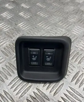 Nissan Juke I F15 Seat heating switch 