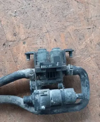 BMW 5 E39 Coolant heater control valve 8374994 1147412135