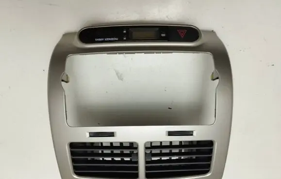 Toyota Urban Cruiser (XP110) Dash center air vent grill 5567052040 5556412040