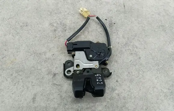 Toyota Avensis T250 Tailgate lock latch 