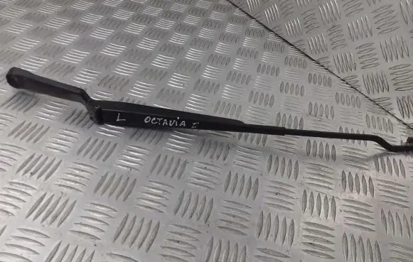 Skoda Octavia Mk1 (1U) Front wiper blade arm 1J1955409