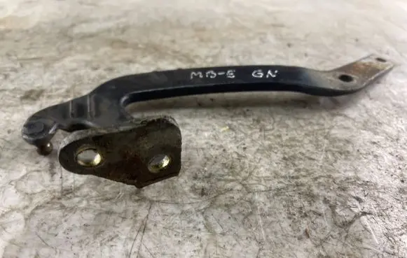 Mercedes-Benz E W210 Tailgate/trunk/boot hinge