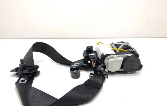 BMW 5 G30 G31 G38 Front seatbelt 7430110