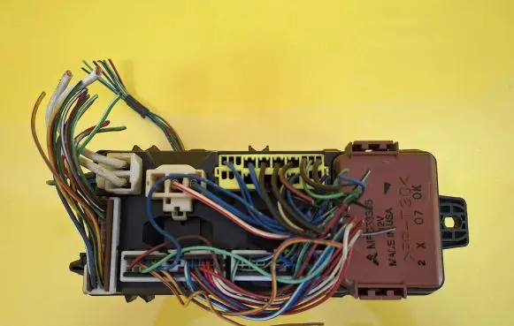 Mitsubishi Space Star Fuse module MB953355