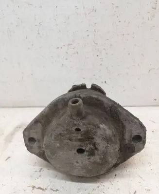 BMW 5 E60 E61 Engine mount bracket 6774620