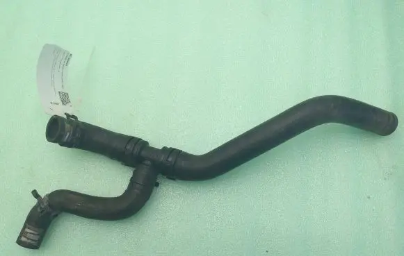 Audi TT TTS Mk2 Engine coolant pipe/hose 8J0121157A