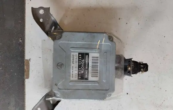Toyota Prius (XW20) Gearbox control unit/module 8953547010