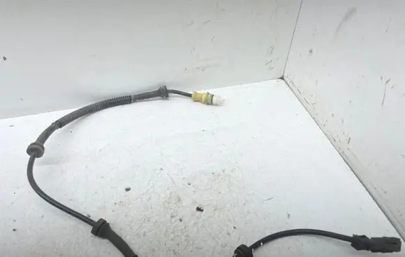 Nissan Primastar ABS brake wheel speed sensor 583498