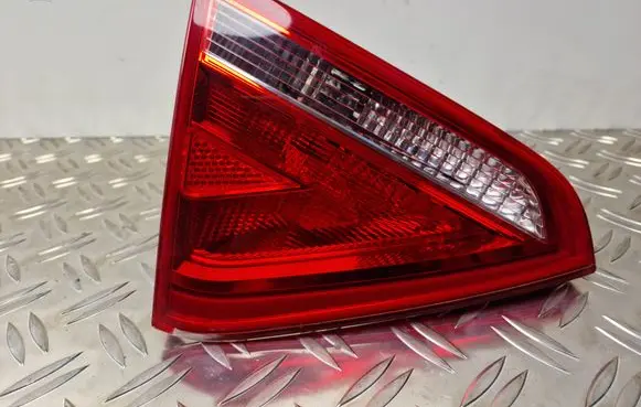 Audi A5 8T 8F Tailgate rear/tail lights 8T0945093