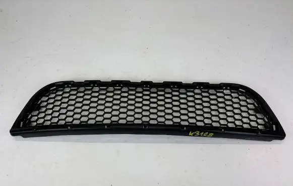 Dacia Logan I Front bumper lower grill 8200604721 K3128