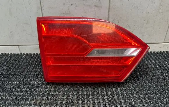 Tailgate rear/tail lights